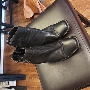 Karen Scott size 7.5 wide. Black leather